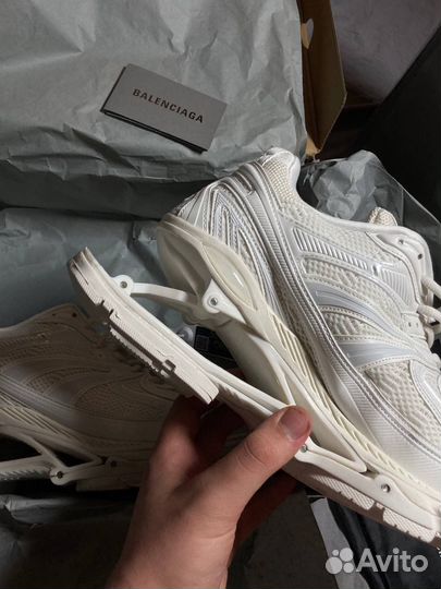 Balenciaga xpander на руках