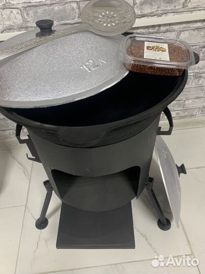 Казан чугунный 12 л с крышкой и специями