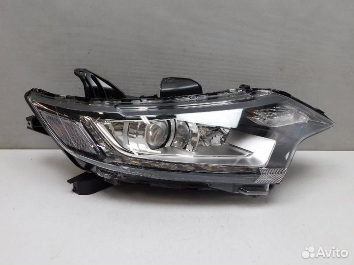 Фара правая Mitsubishi Outlander