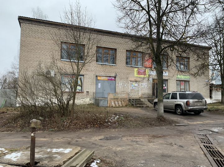 Комната 38 м² в 1-к., 1/2 эт.