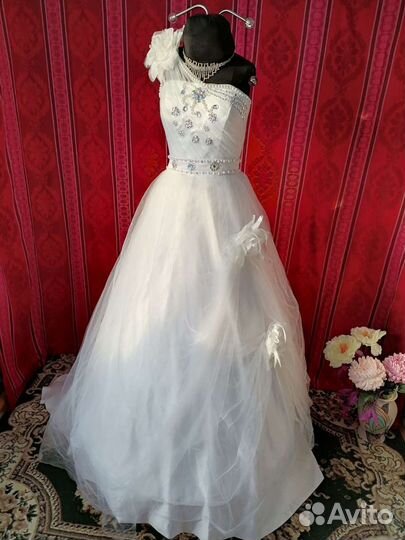 Свадебное платье 42 44 бу