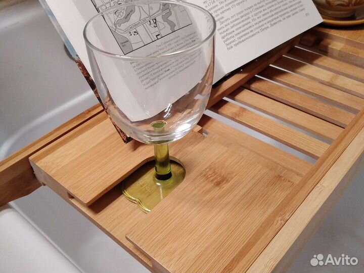 Столик бамбуковый в ванную