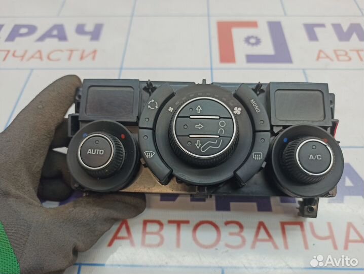 Блок управления отопителем Peugeot 408 96718462XT