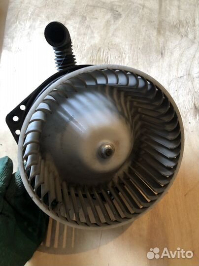 Nissan NP300 Мотор печки