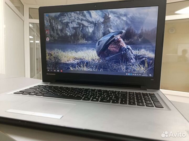 Удобный ноутбук Lenovo 4 ядра/8g/gt920m/SSD 256gb