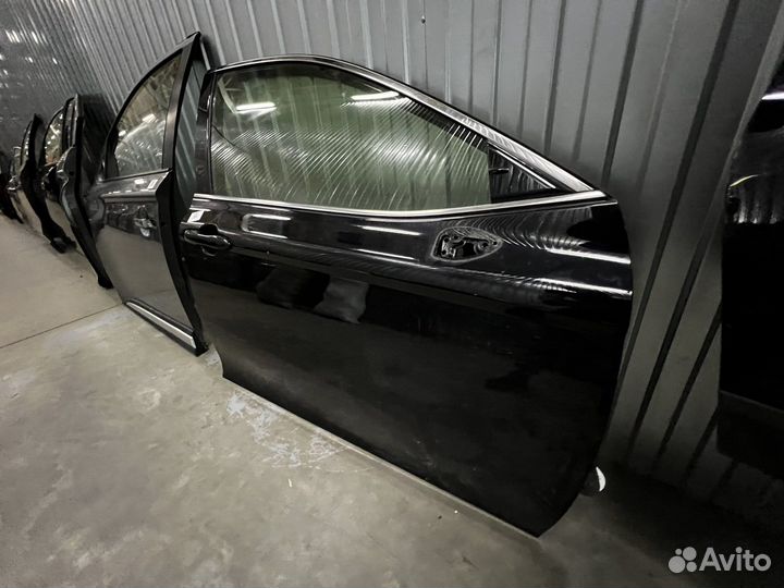 Передняя правая дверь Тойота Камри 70