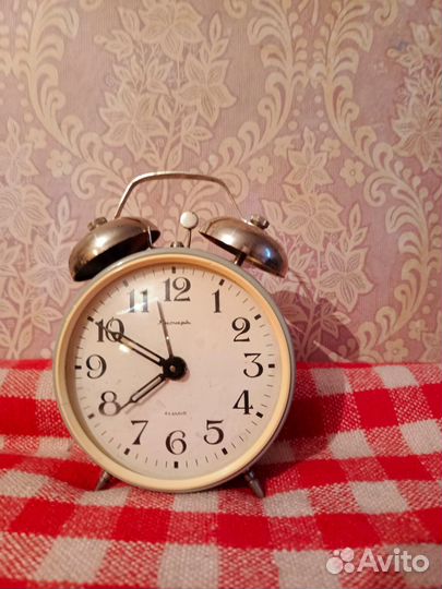 Часы будильник