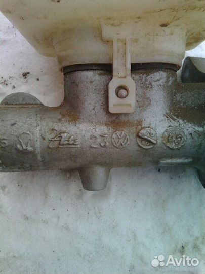 Главный тормозной цилиндр Skoda Octavia Tour