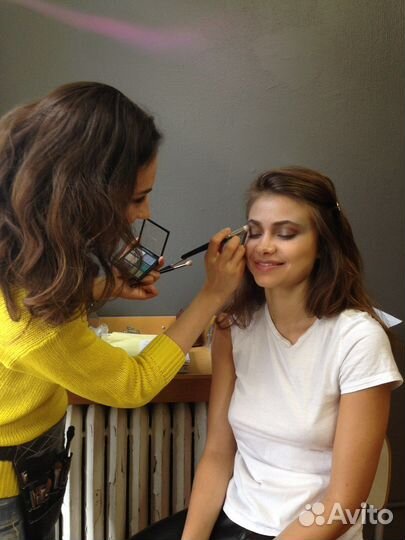 Визажист бровист