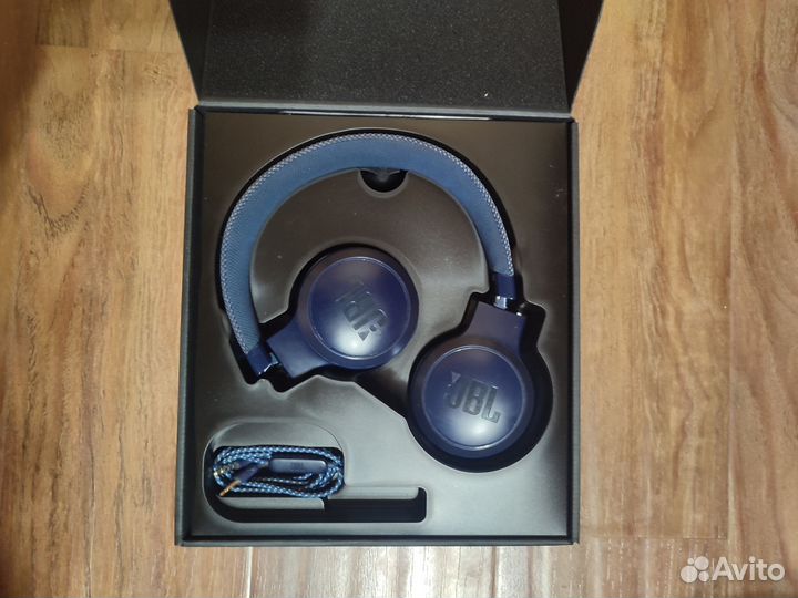 Беспроводные наушники jbl live 400 bt