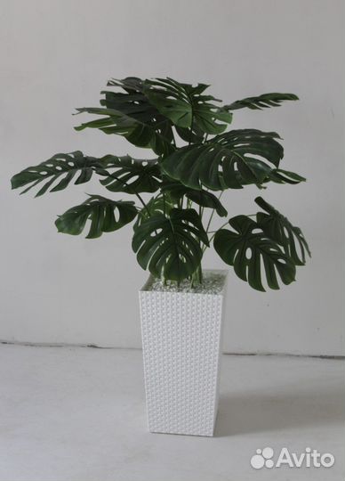 Искусственные цветы в горшках