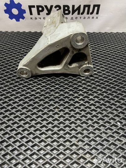 Кронштейн двигателя задний правый Renault Magnum