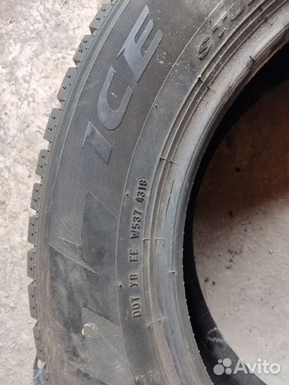 Pirelli Ice Zero 215/65 R17