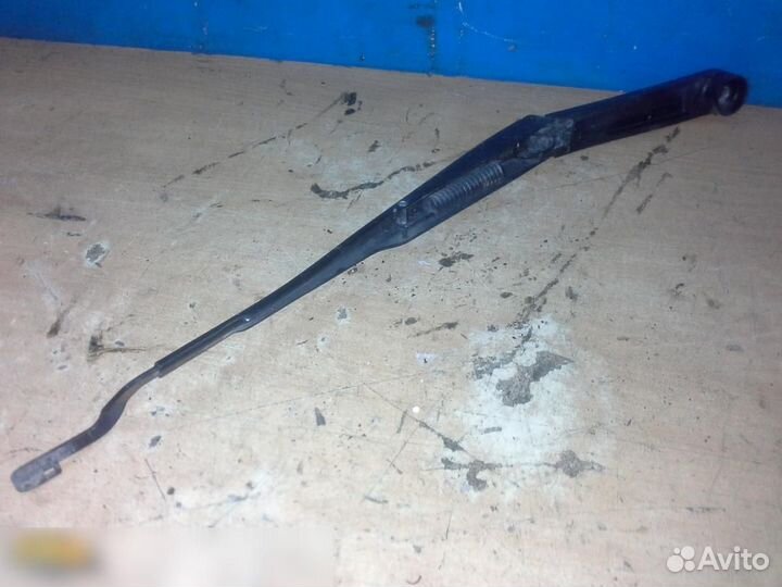 Поводок стеклоочистителя передний левый Hyundai So