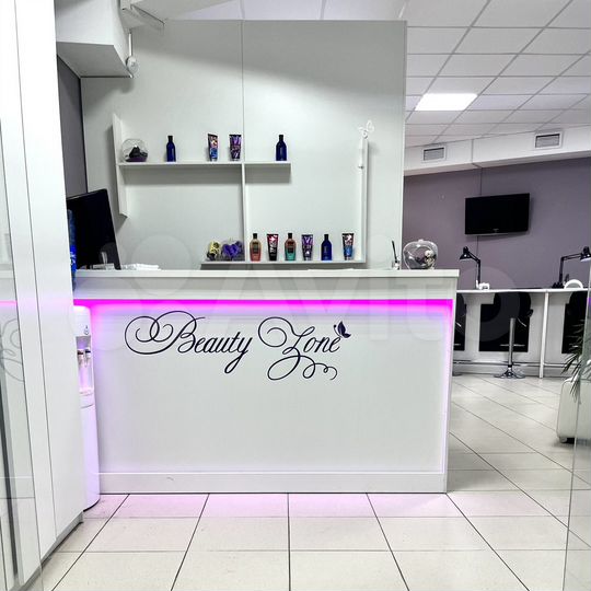 Помещение свободного назначения с готовым салоном