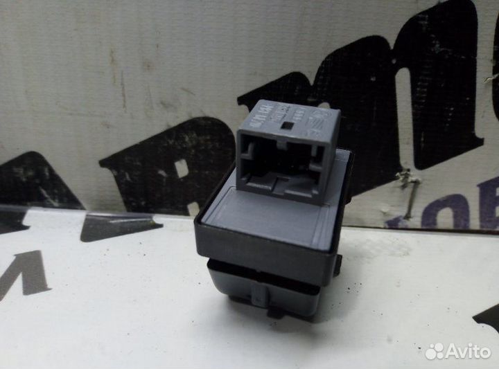 Кнопка стеклоподъемника Audi Q5 8R cdnc 07.09.2011