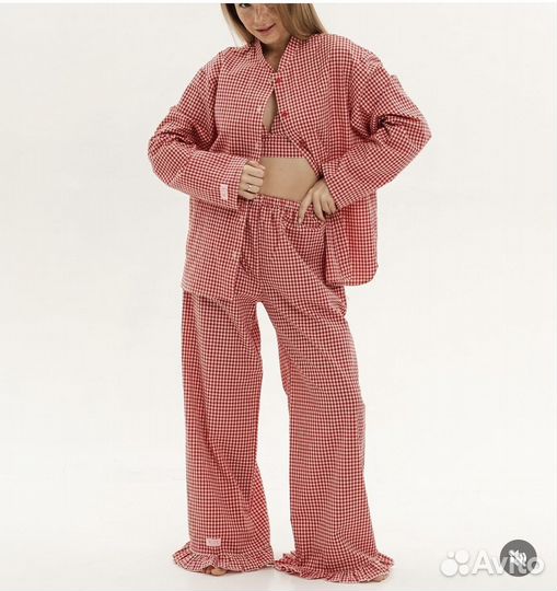 Абсолютно новый пижамный костюм