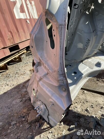 Крыло заднее левое toyota camry 50