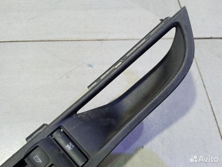 Блок управления стеклоподъемниками и зеркалами