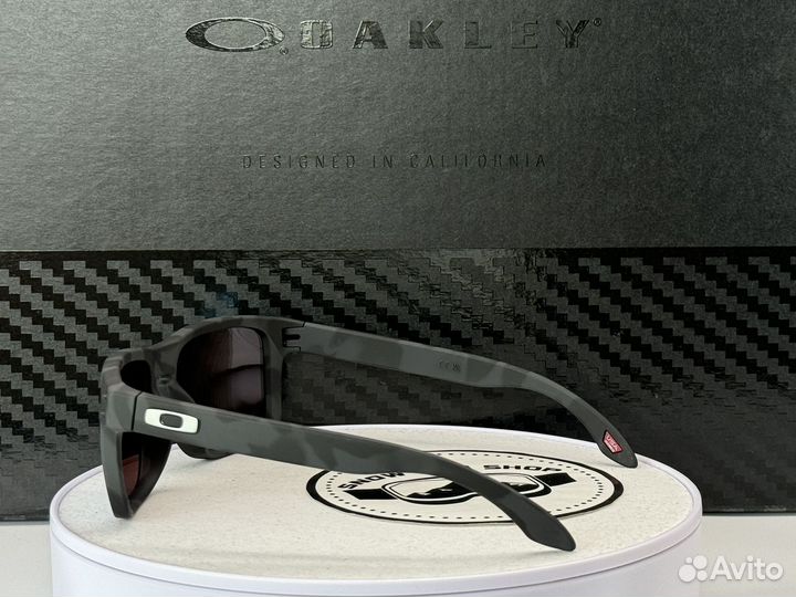 Солнцезащитные очки Oakley Holbrook Deep Water