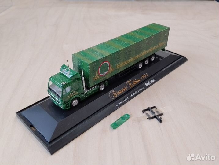 Mercedes Benz SK в боксе