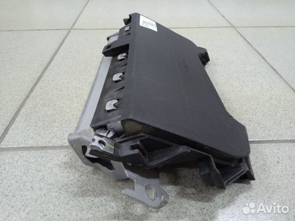 Левая подушка в колени Toyota Corolla E-210