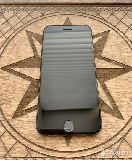 Телефон iPhone 8 64 gb