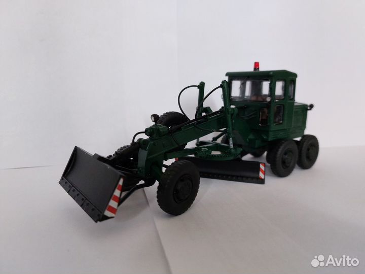 Грейдер Д-598