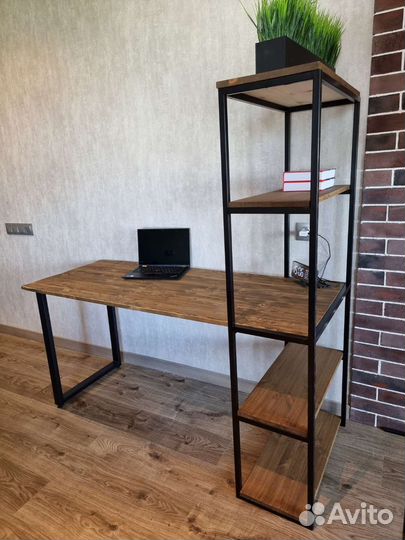 Рабочий стол со стеллажом