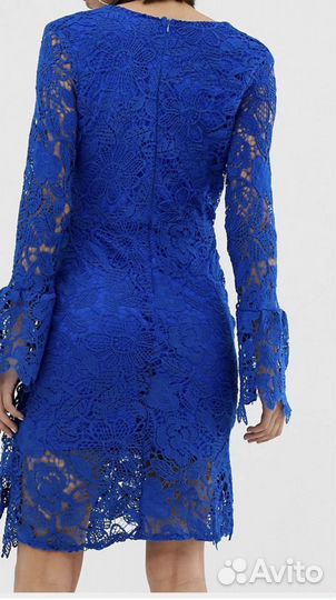 Кружевное платье с длинным рукавом