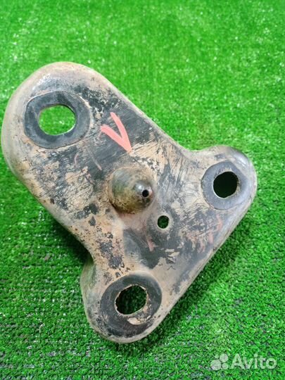 Крепление балки подвески заднее левое Ford Фьюжн