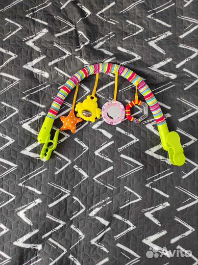 Дуга с игрушками