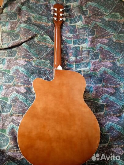 Электроакустическая гитара