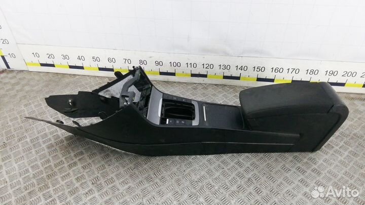 Подлокотник центральный на Volkswagen Passat B7