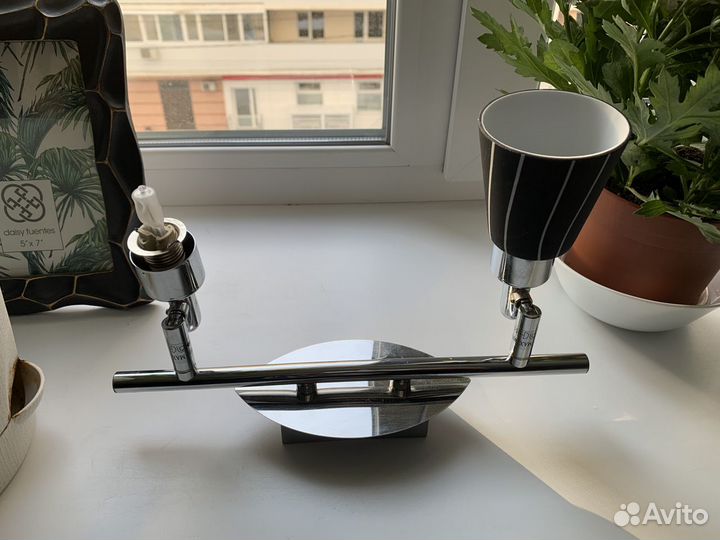 Светильник поворотный