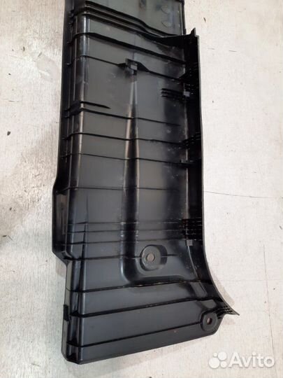 Накладка замка багажника Toyota Camry V70 2017