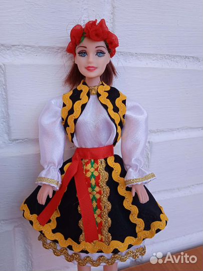 Кукла в национальном костюме