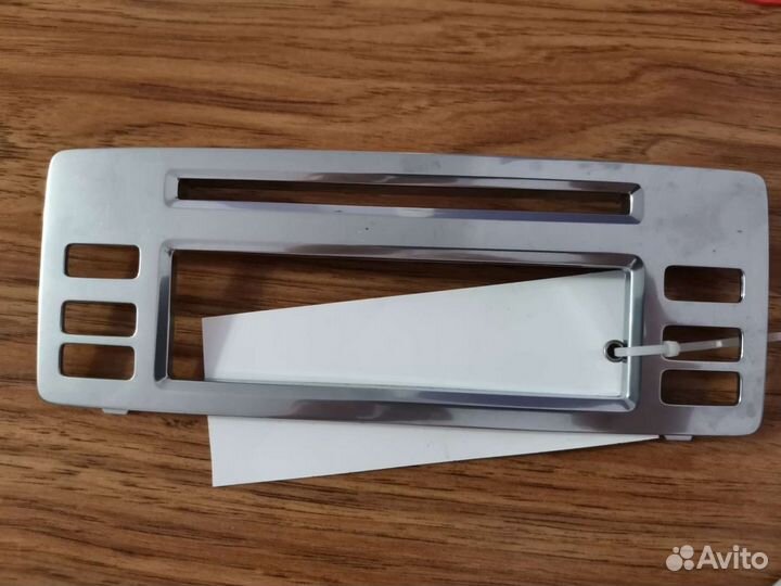 Декоративная накладка Volvo(панель дисплея)