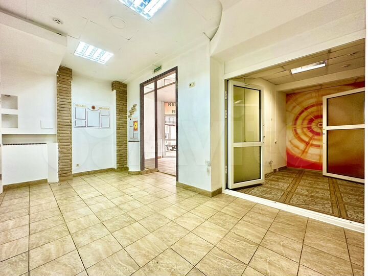 Первый этаж, три отдельных входа, 134.3 м²