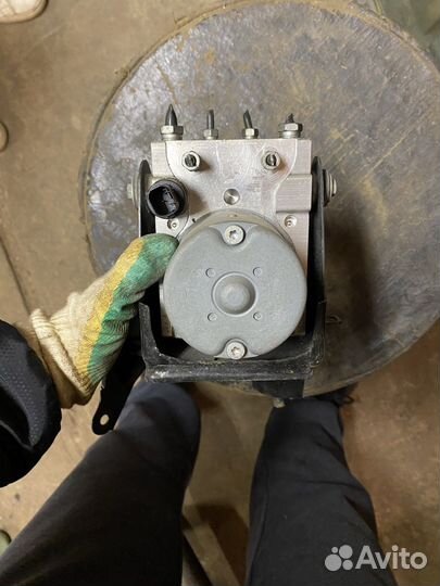 Блок абс toyota avensis