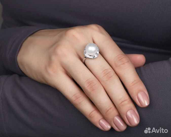 Золотое кольцо с жемчугом и бриллиантами 0.76ct