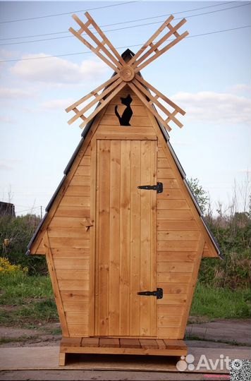 Уличный туалет деревянный