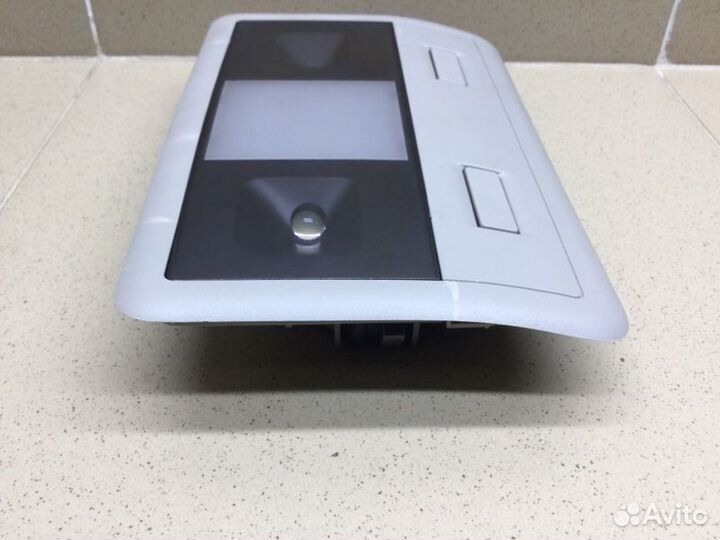 Плафон салонный центральный Toyota Land Cruiser