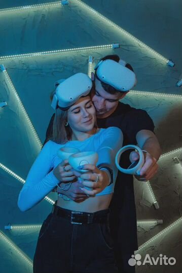 Корпоратив,Свидание в клубе виртуальной реальности