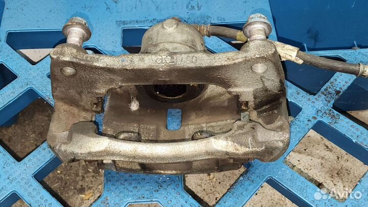 Суппорт тормозной передний правый Mazda 3 (BM/BN)