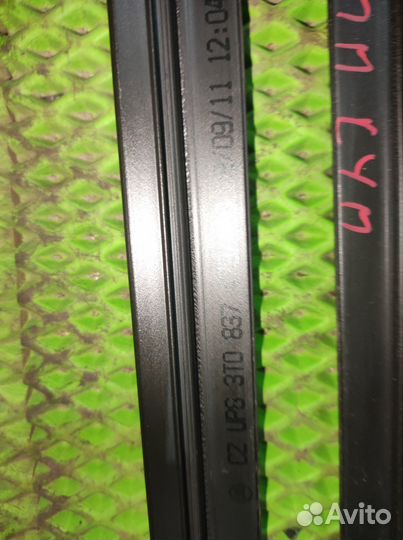 Уплотнитель (внутри) стекла Skoda Superb 2