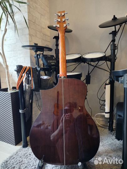 Электро акустическая гитара