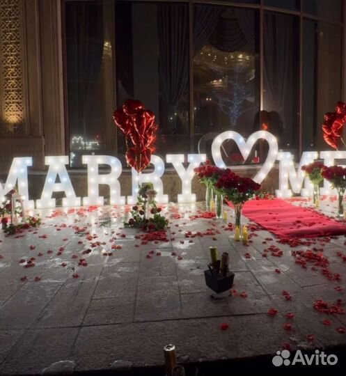 Красная ковровая дорожка в аренду