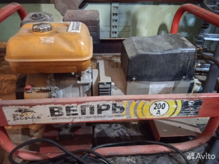 Бензогенератор 