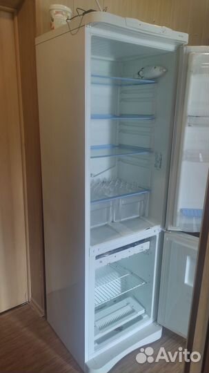 Продаëтся холодильник двухкамерный Индезит